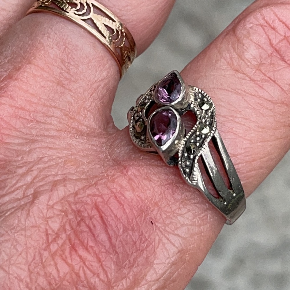 Vintage sterling silver Marcasite ring with amethyst - Picture 4 of 9